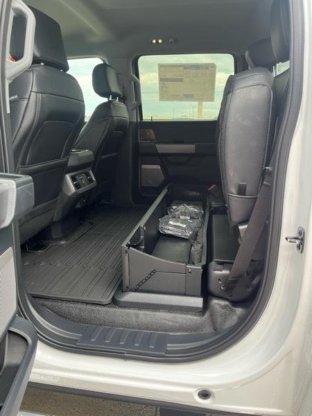 Ford Super Duty F-350 DRW Lariat 4WD Crew Cab 8' Box 2026