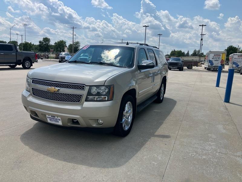 Chevrolet Suburban 4WD 4dr 1500 LTZ 2013