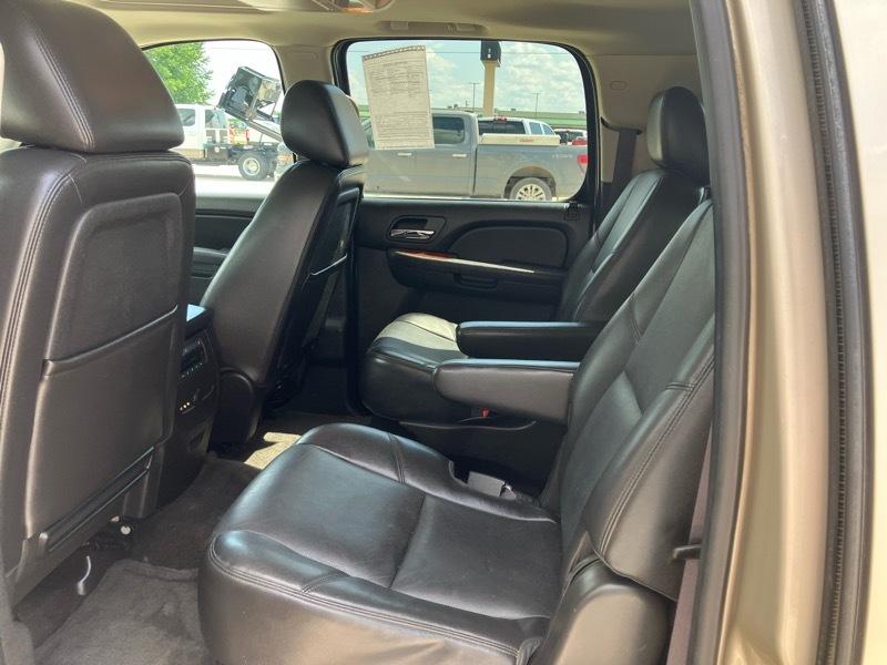 Chevrolet Suburban 4WD 4dr 1500 LTZ 2013