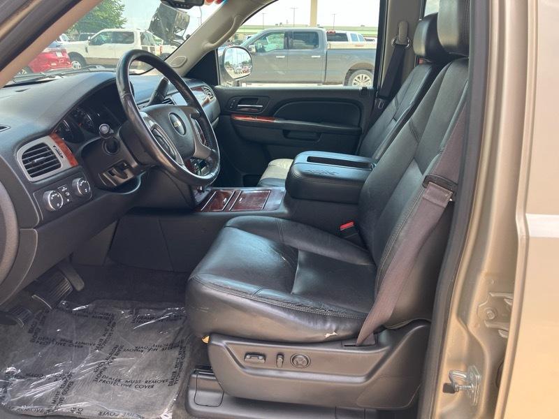 Chevrolet Suburban 4WD 4dr 1500 LTZ 2013