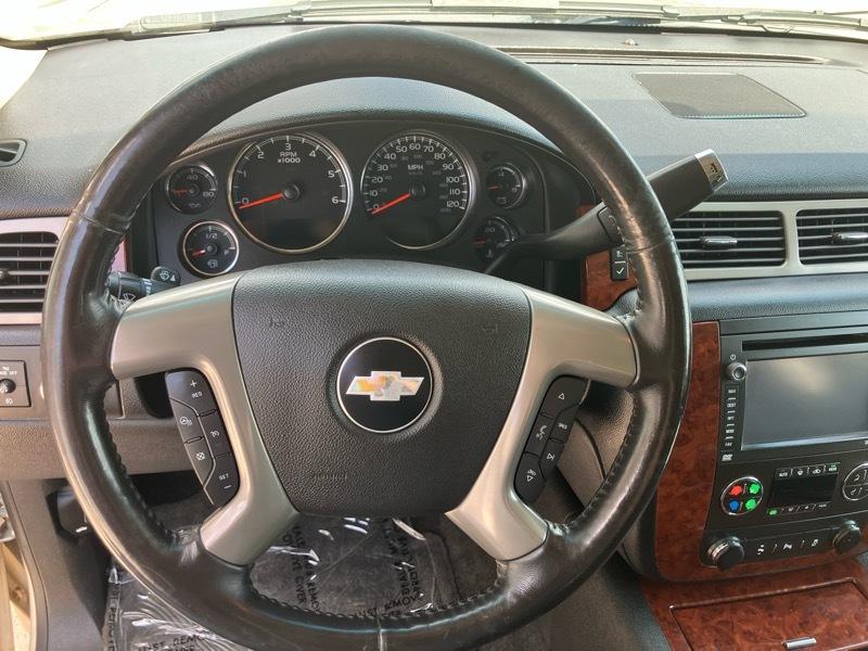 Chevrolet Suburban 4WD 4dr 1500 LTZ 2013