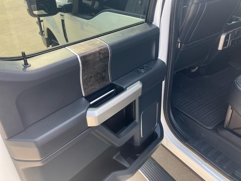 Ford Super Duty F-350 SRW Lariat 4WD Crew Cab 8' Box 2022