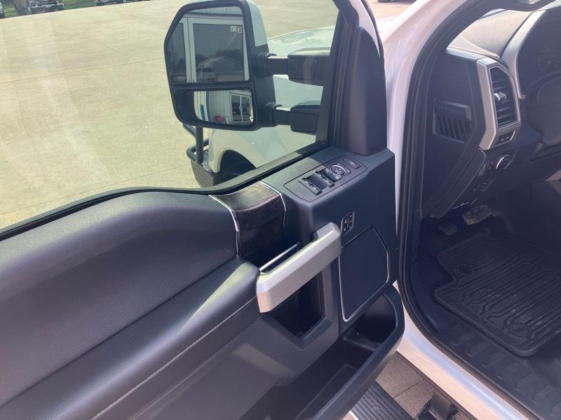 Ford Super Duty F-350 SRW Lariat 4WD Crew Cab 8' Box 2022