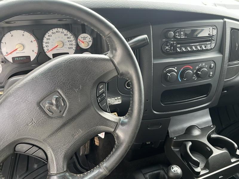 Dodge Ram 3500 4dr Quad Cab 140.5" WB 4WD SRW SLT 2003