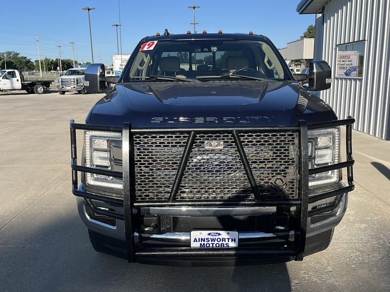 Ford Super Duty F-350 DRW Lariat 4WD Crew Cab 8' Box 2019