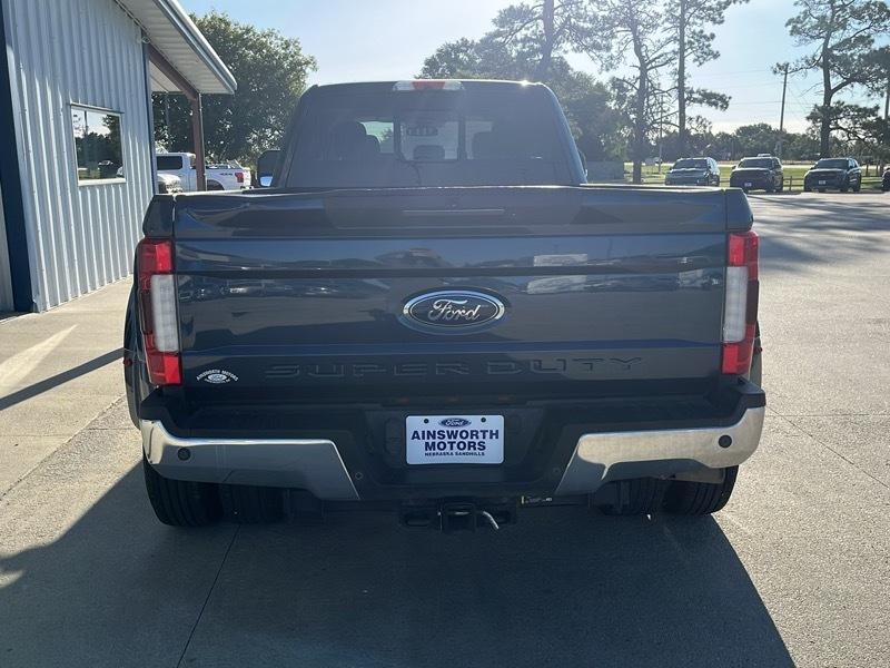 Ford Super Duty F-350 DRW Lariat 4WD Crew Cab 8' Box 2019