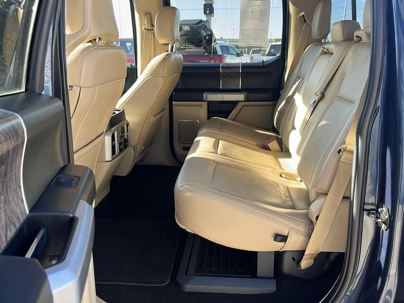 Ford Super Duty F-350 DRW Lariat 4WD Crew Cab 8' Box 2019