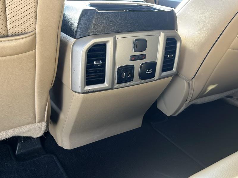 Ford Super Duty F-350 DRW Lariat 4WD Crew Cab 8' Box 2019