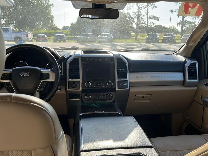 Ford Super Duty F-350 DRW Lariat 4WD Crew Cab 8' Box 2019