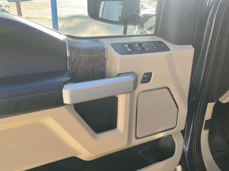 Ford Super Duty F-350 DRW Lariat 4WD Crew Cab 8' Box 2019