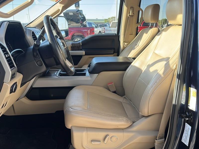 Ford Super Duty F-350 DRW Lariat 4WD Crew Cab 8' Box 2019