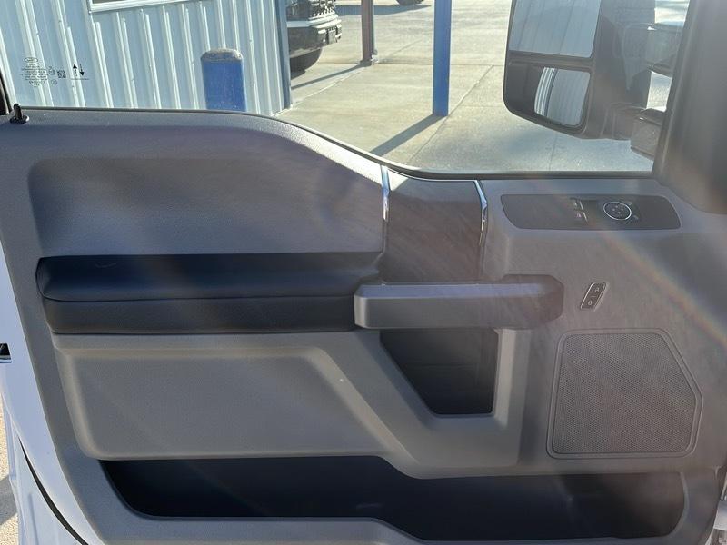 Ford Super Duty F-250 SRW XLT 4WD Reg Cab 8' Box 2022