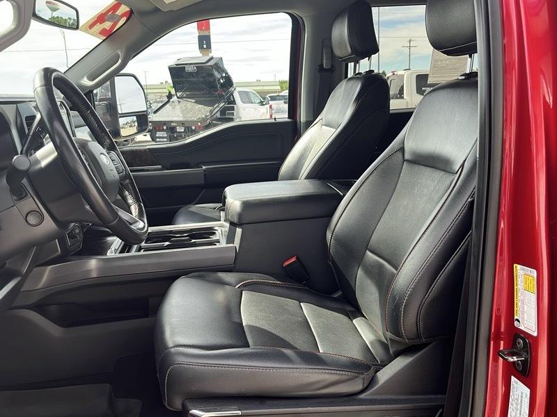 Ford Super Duty F-350 DRW Lariat 4WD Crew Cab 8' Box 2024
