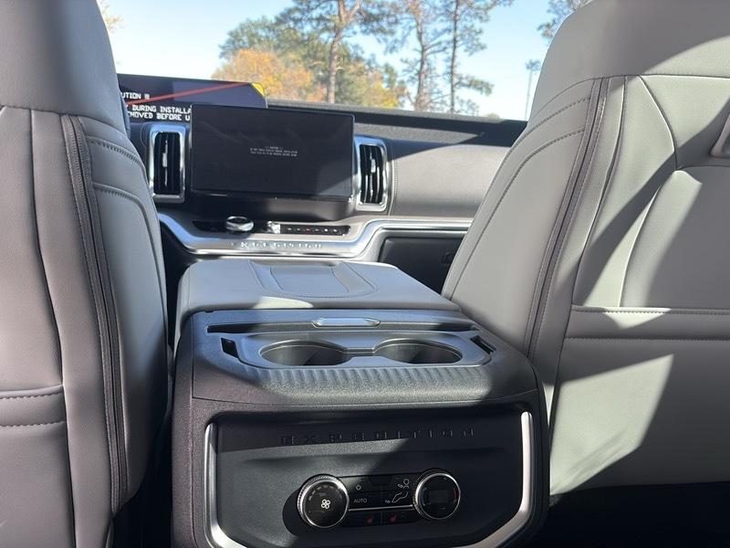 Ford Expedition Max Platinum 4x4 2027