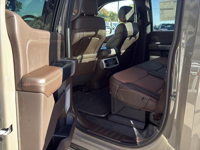 Ford Super Duty F-350 DRW King Ranch 4WD Crew Cab 8' Box 2027