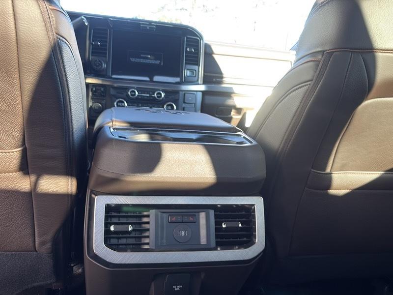 Ford Super Duty F-350 DRW King Ranch 4WD Crew Cab 8' Box 2027