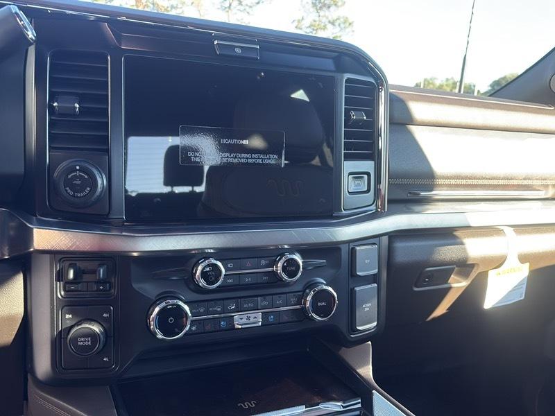 Ford Super Duty F-350 DRW King Ranch 4WD Crew Cab 8' Box 2027