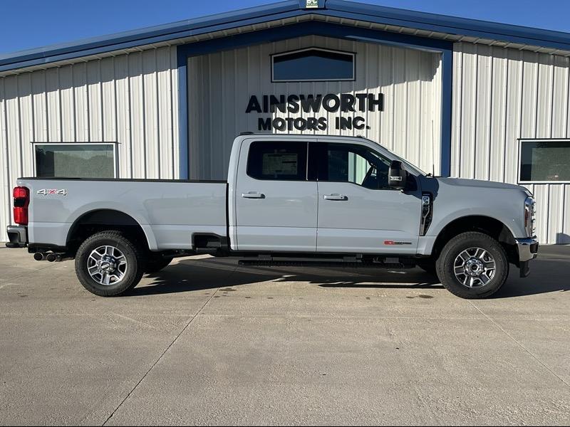 2027 Ford Super Duty F-350 SRW LARIAT 4WD Crew Cab 8' Box