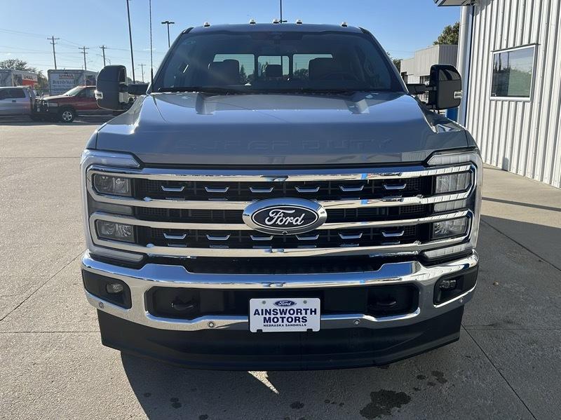 Ford Super Duty F-350 SRW Lariat 4WD Crew Cab 8' Box 2027