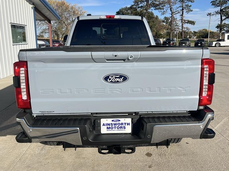 Ford Super Duty F-350 SRW Lariat 4WD Crew Cab 8' Box 2027