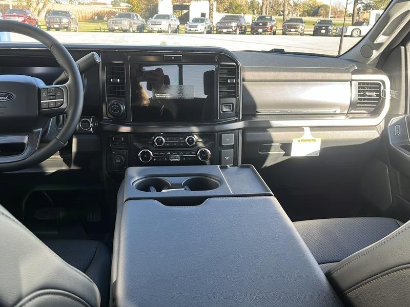 Ford Super Duty F-350 SRW Lariat 4WD Crew Cab 8' Box 2027