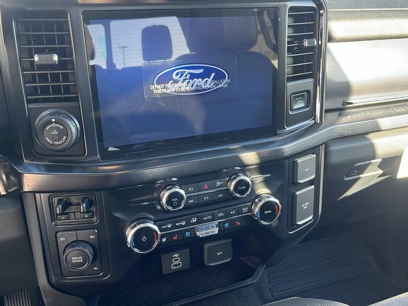 Ford Super Duty F-350 SRW Lariat 4WD Crew Cab 8' Box 2027