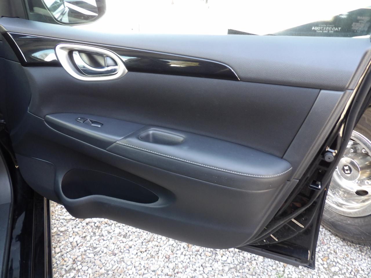 Nissan Sentra 4dr Sdn I4 CVT SV 2016