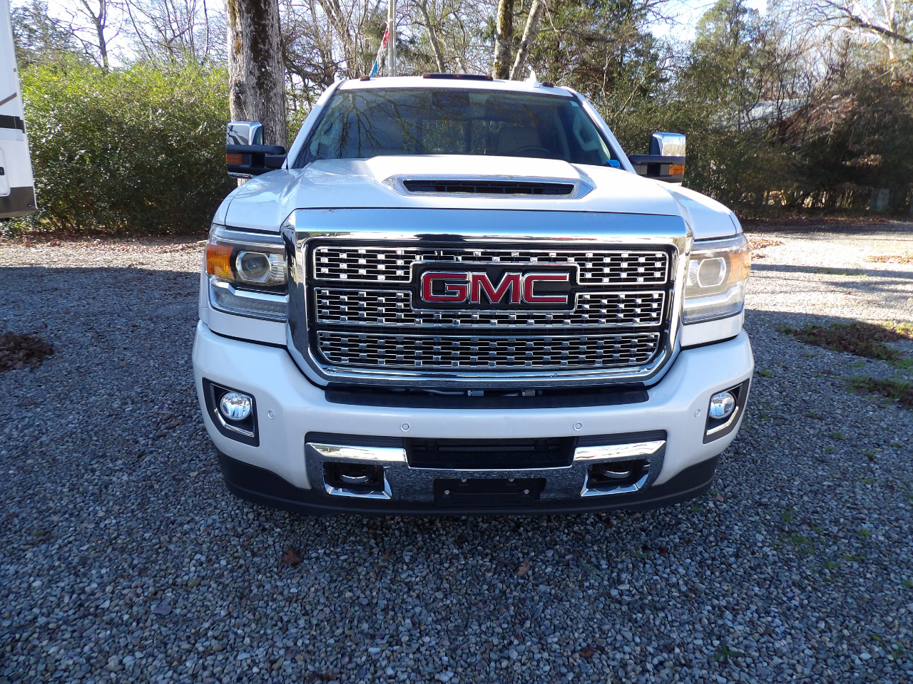 GMC Sierra 2500HD Denali Crew Cab 4WD 2018