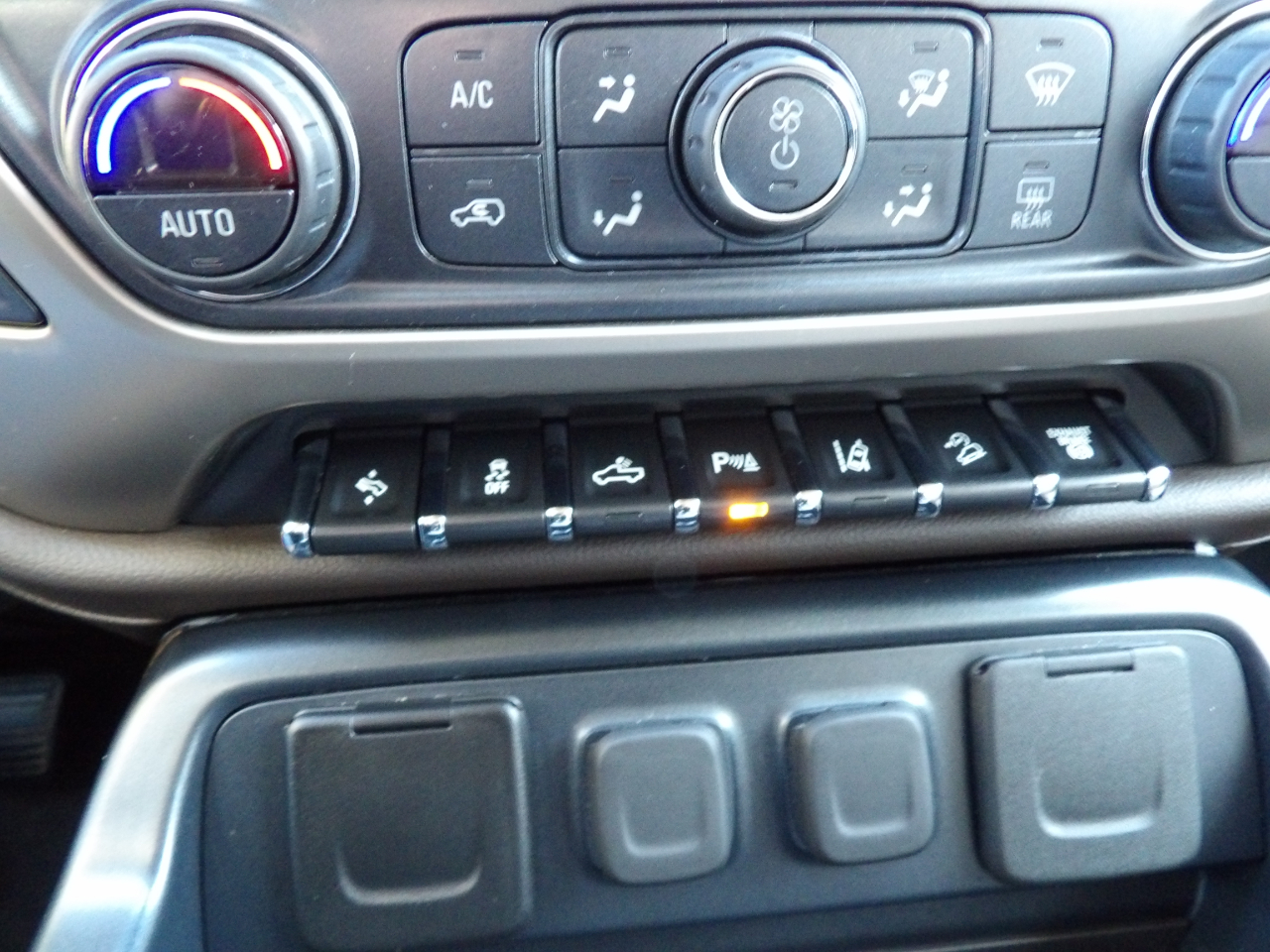 GMC Sierra 2500HD Denali Crew Cab 4WD 2018