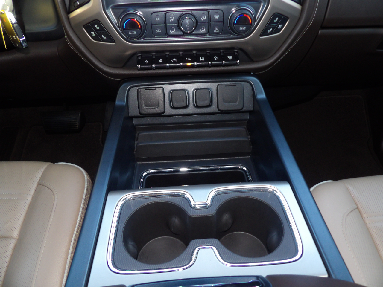 GMC Sierra 2500HD Denali Crew Cab 4WD 2018