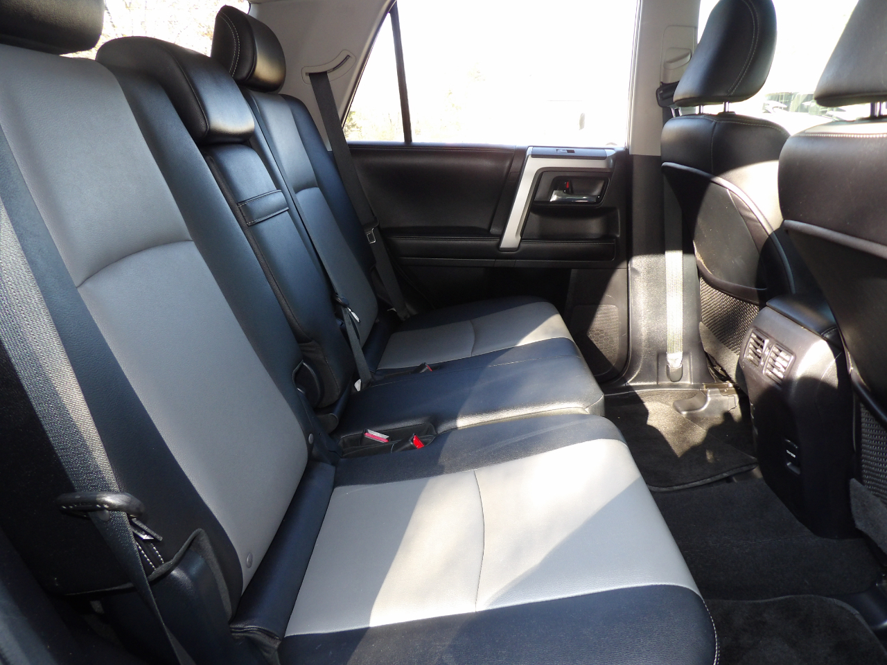 Toyota 4Runner RWD 4dr V6 SR5 Premium (Natl) 2016