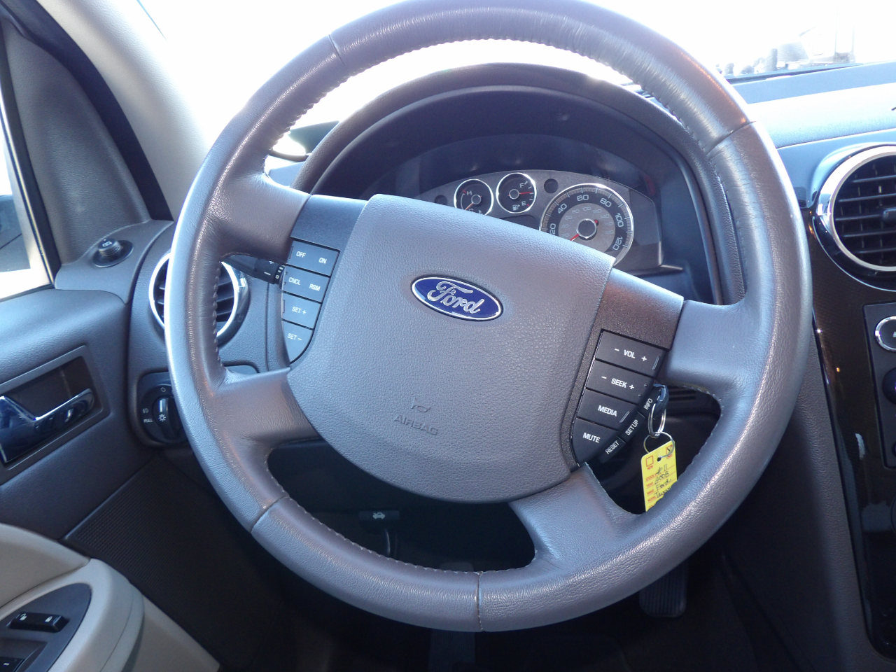 Ford Taurus X 4dr Wgn SEL FWD 2008