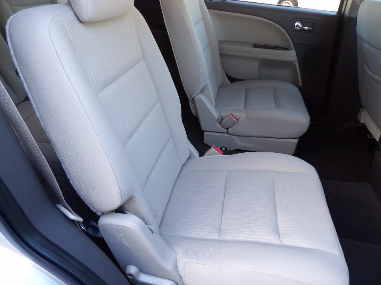 Ford Taurus X 4dr Wgn SEL FWD 2008