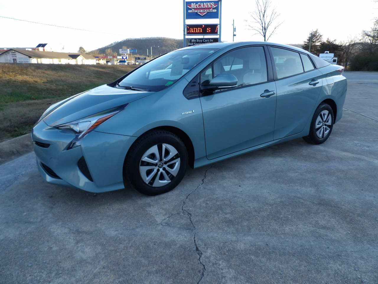 Toyota Prius Four (Natl) 2017