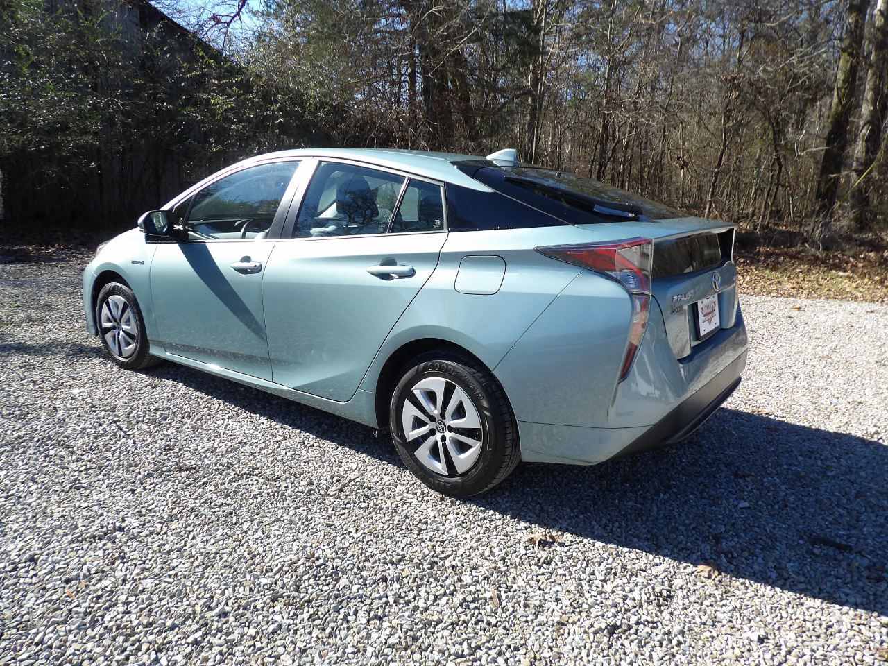 Toyota Prius Four (Natl) 2017