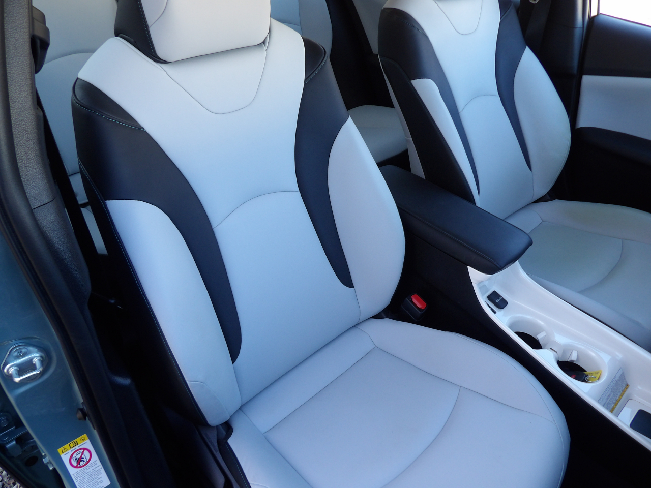 Toyota Prius Four (Natl) 2017