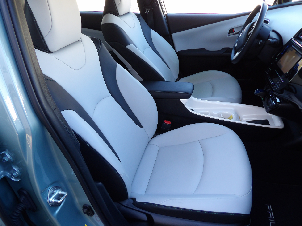 Toyota Prius Four (Natl) 2017