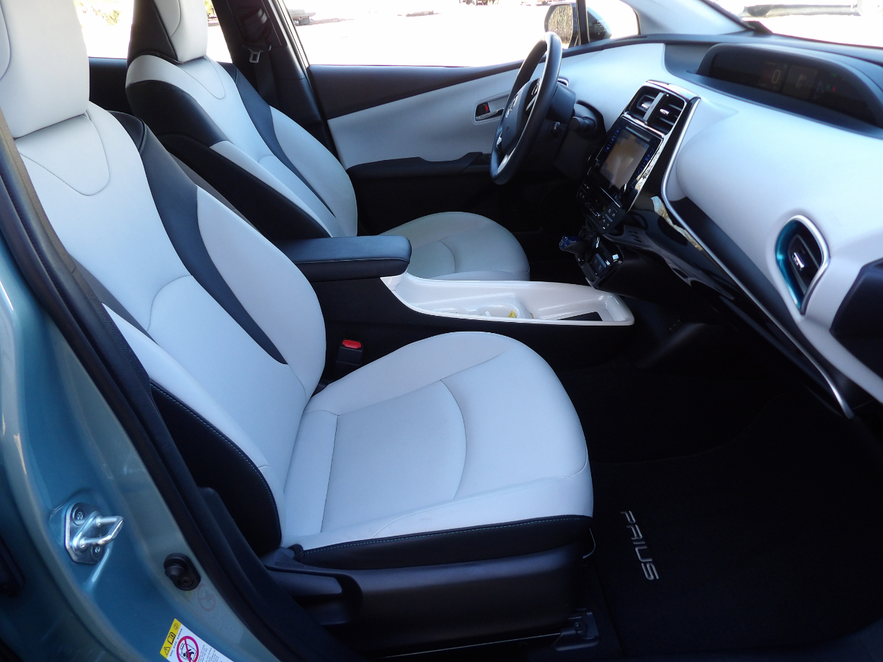 Toyota Prius Four (Natl) 2017