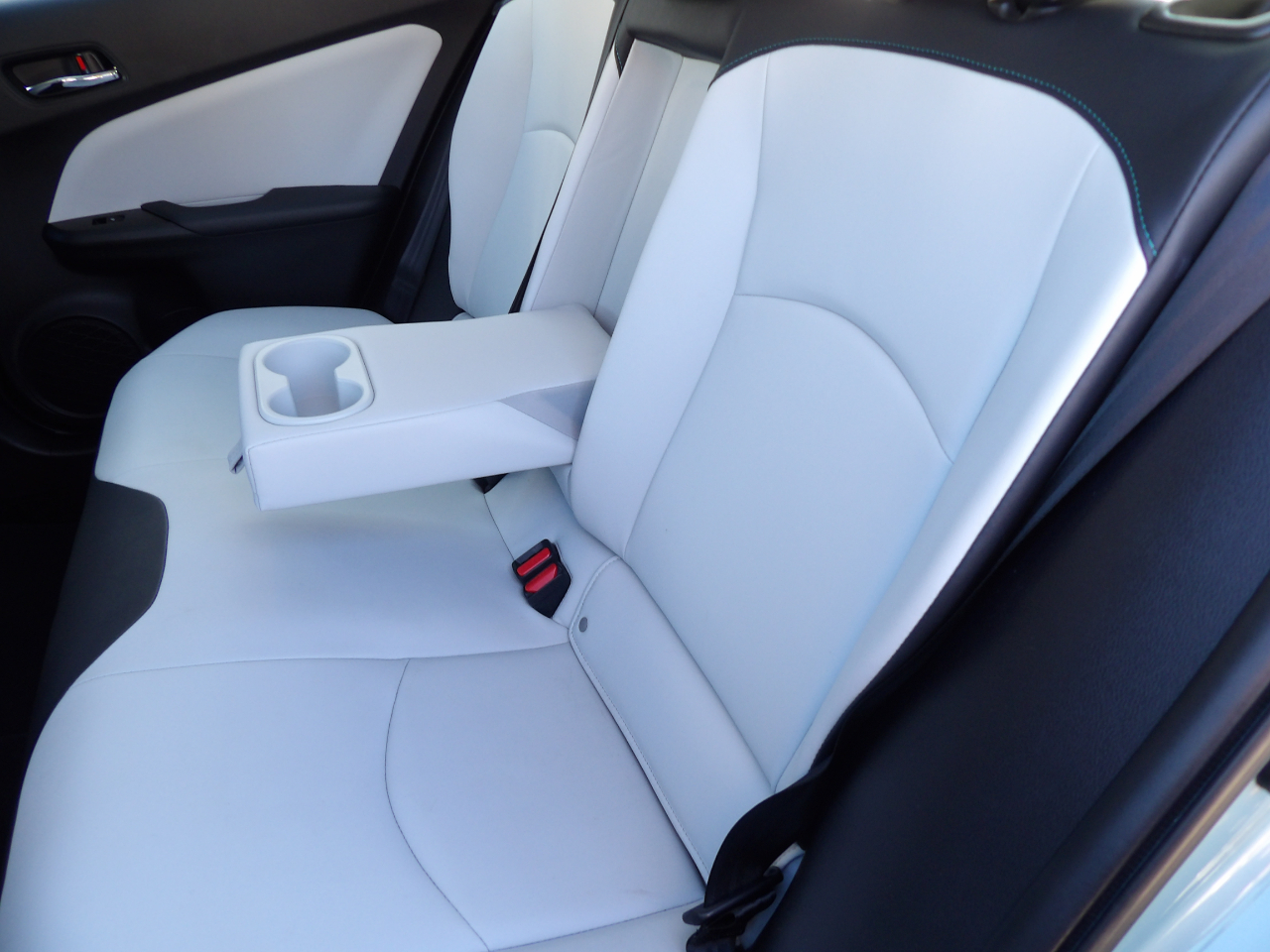 Toyota Prius Four (Natl) 2017