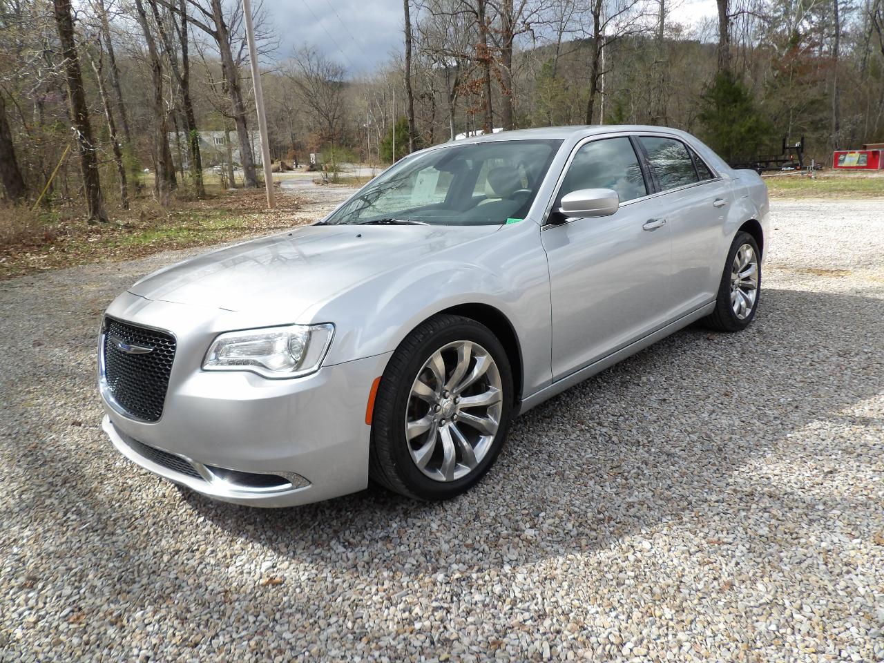 2019 Chrysler 300 Touring L RWD *Ltd Avail*