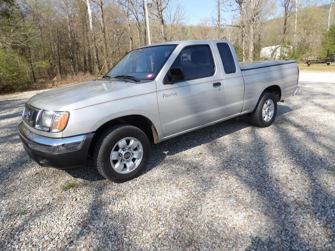 1999 Nissan Frontier 2WD XE Club Cab Auto