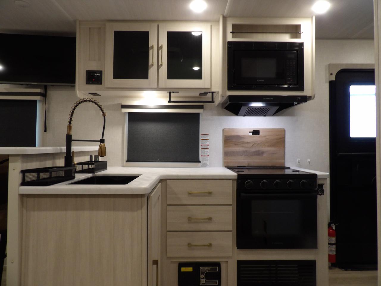 Forest River Surveyor  2025