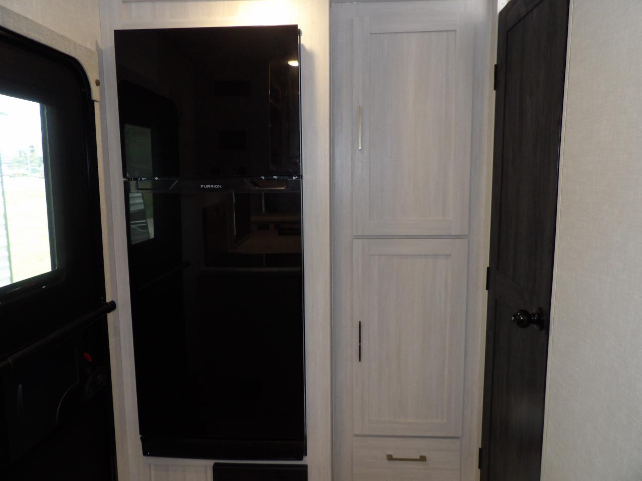 Forest River Surveyor  2025