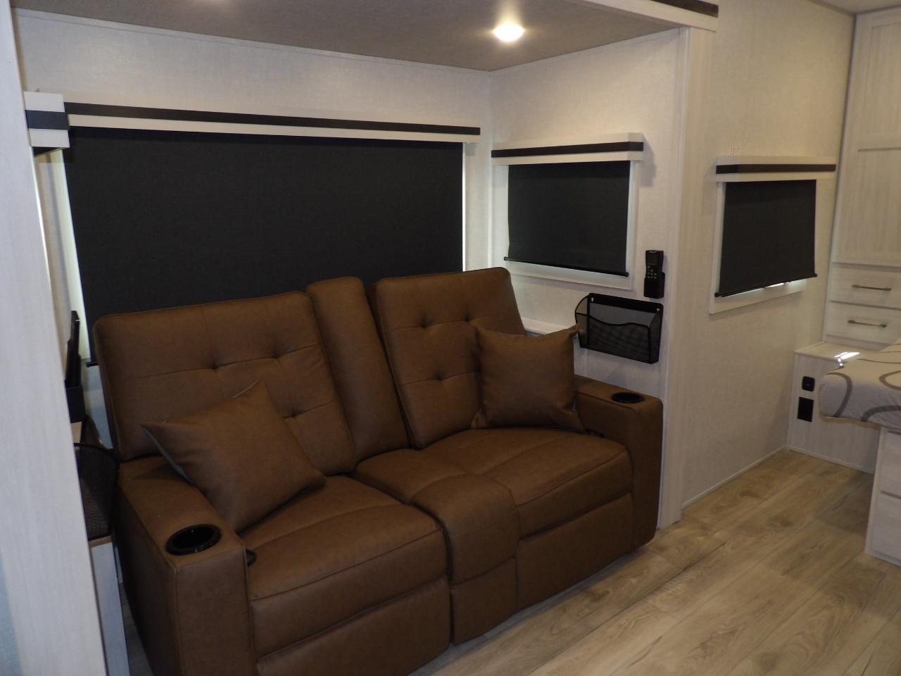 Forest River Surveyor  2025