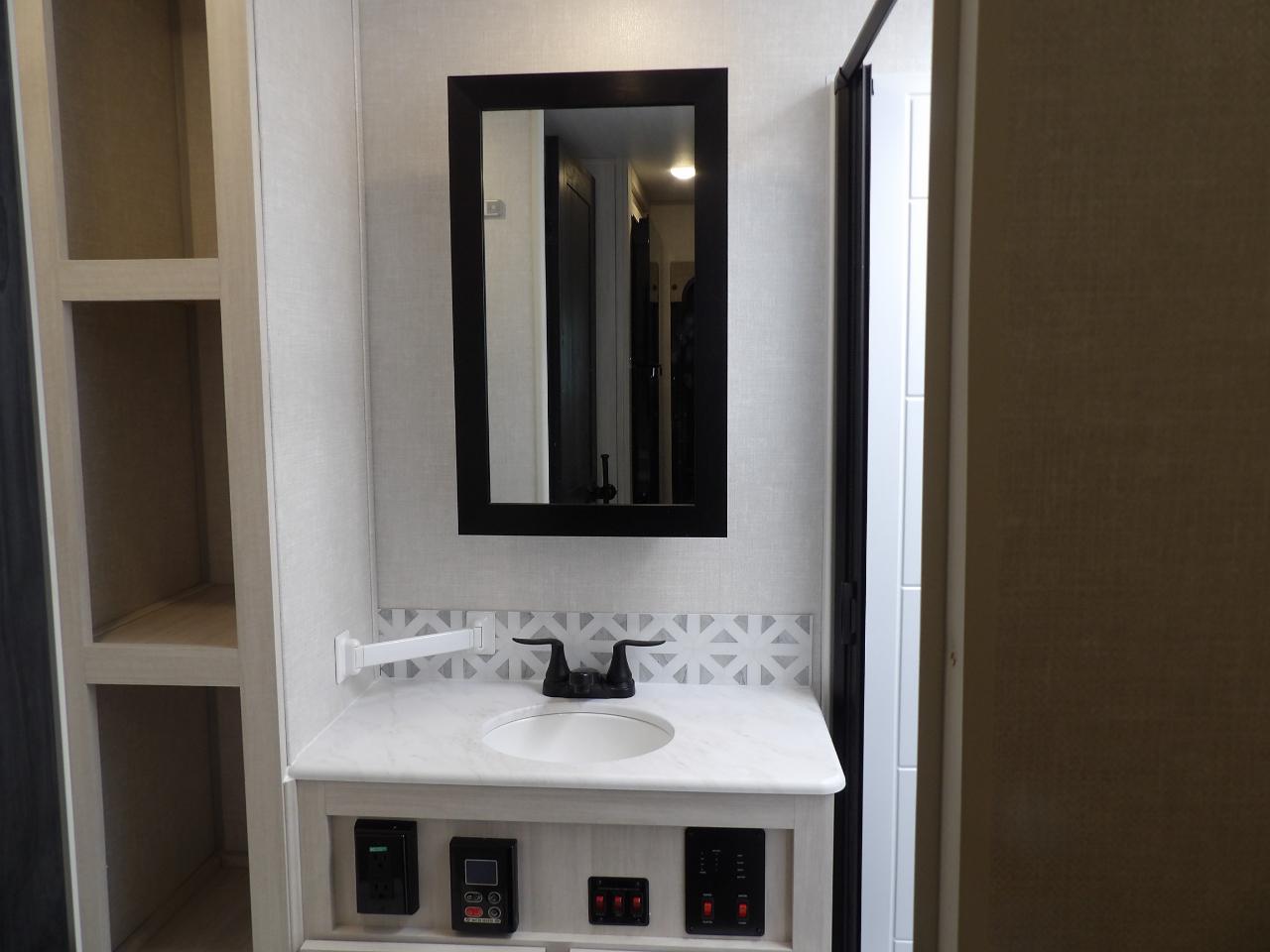 Forest River Surveyor  2025