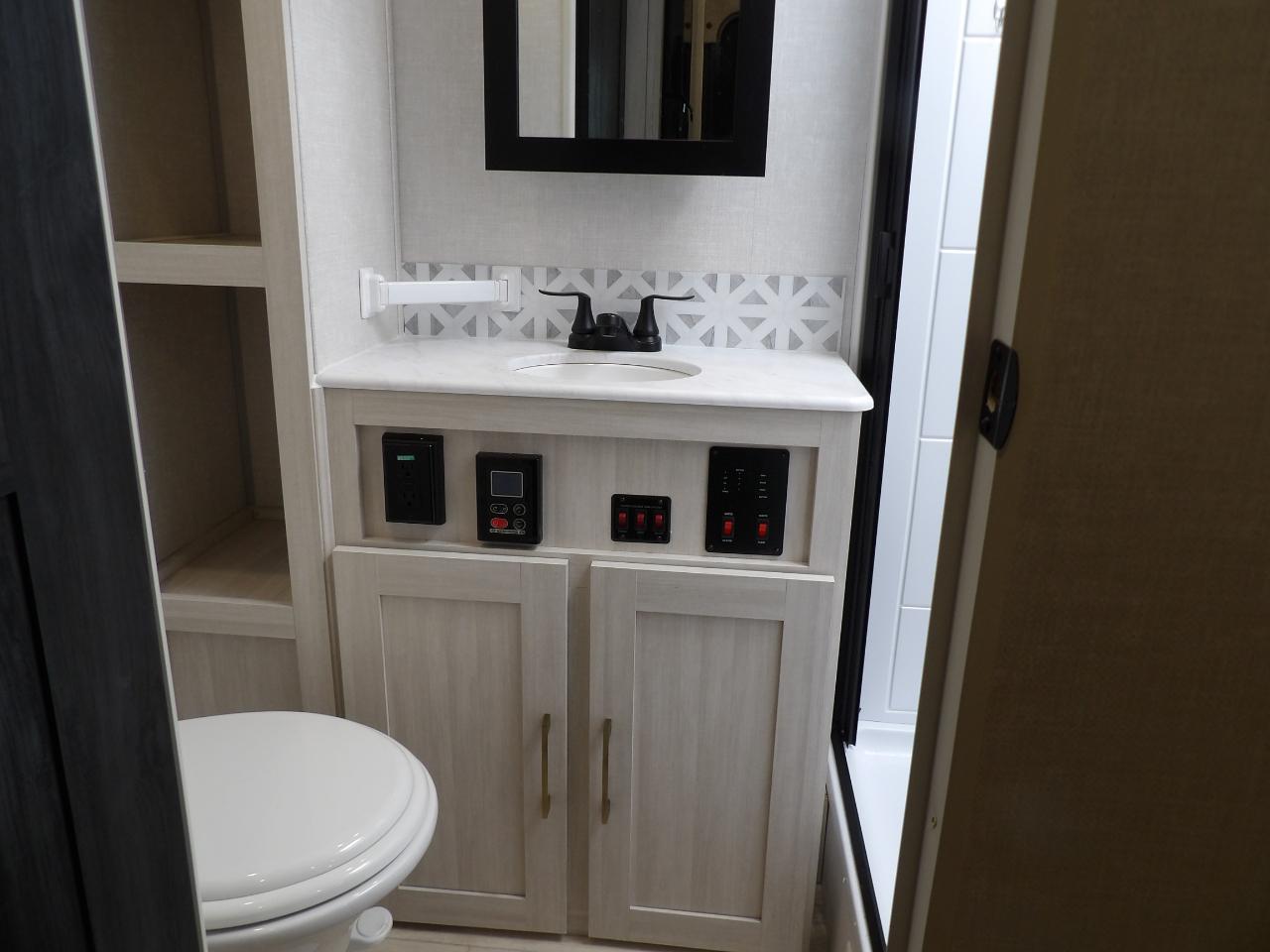 Forest River Surveyor  2025