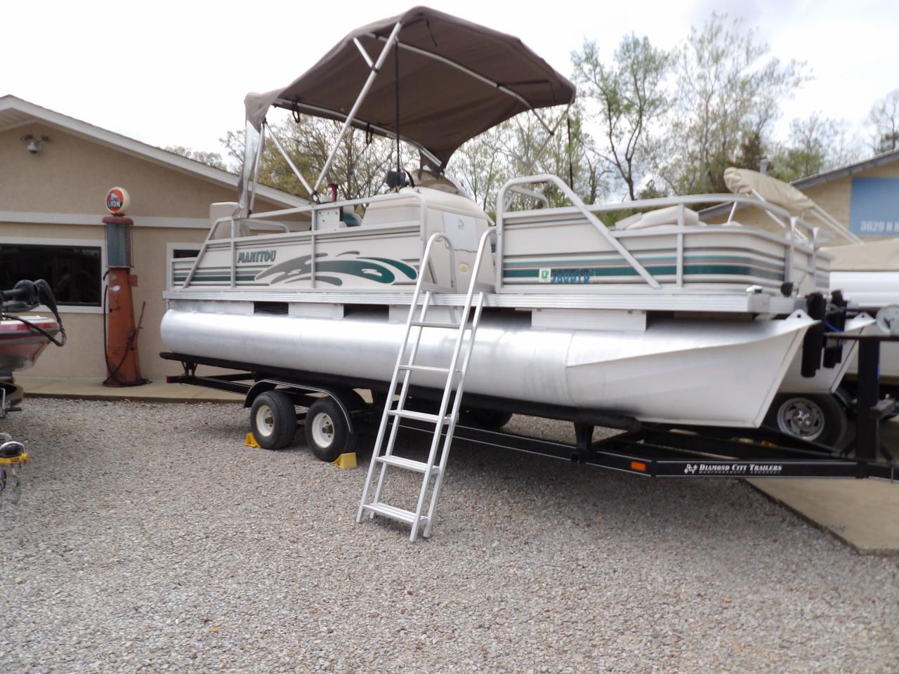 2000 Manitou Oasis 20 ft w/Trailer