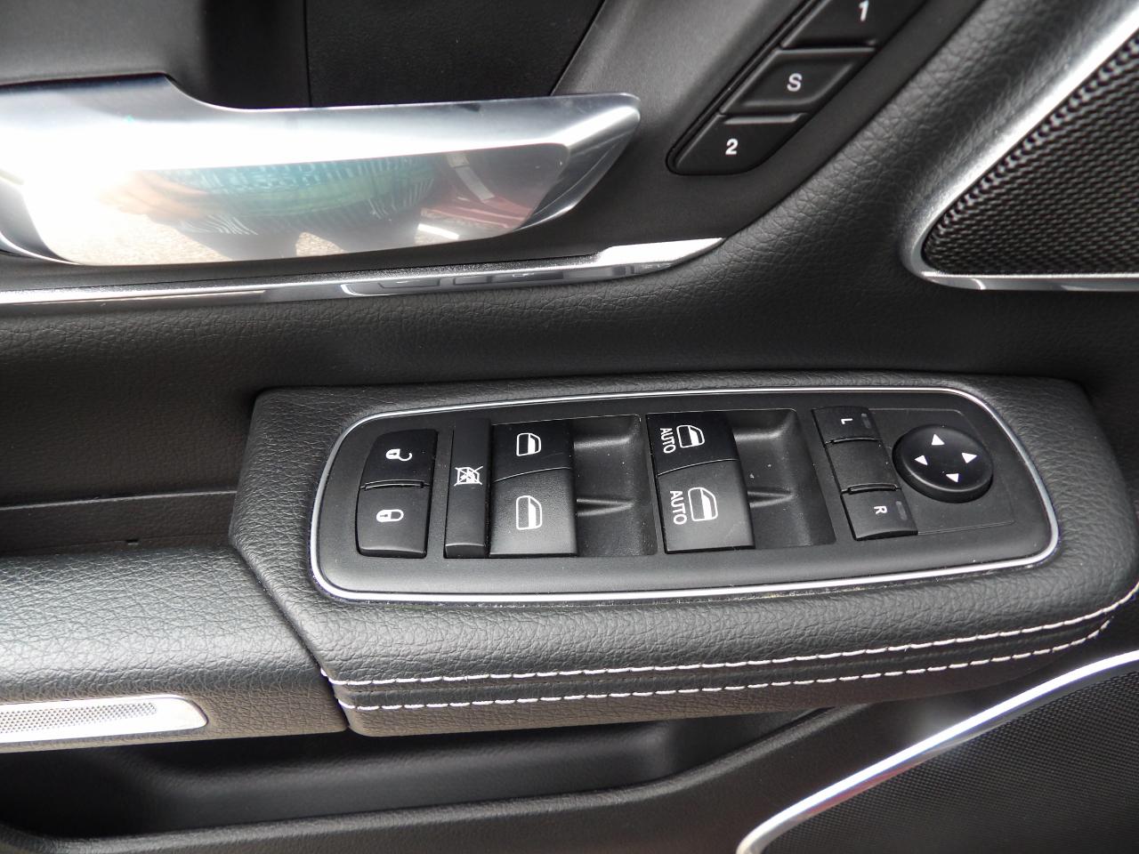 RAM 1500 Laramie 4x2 Crew Cab 5'7" Box 2019