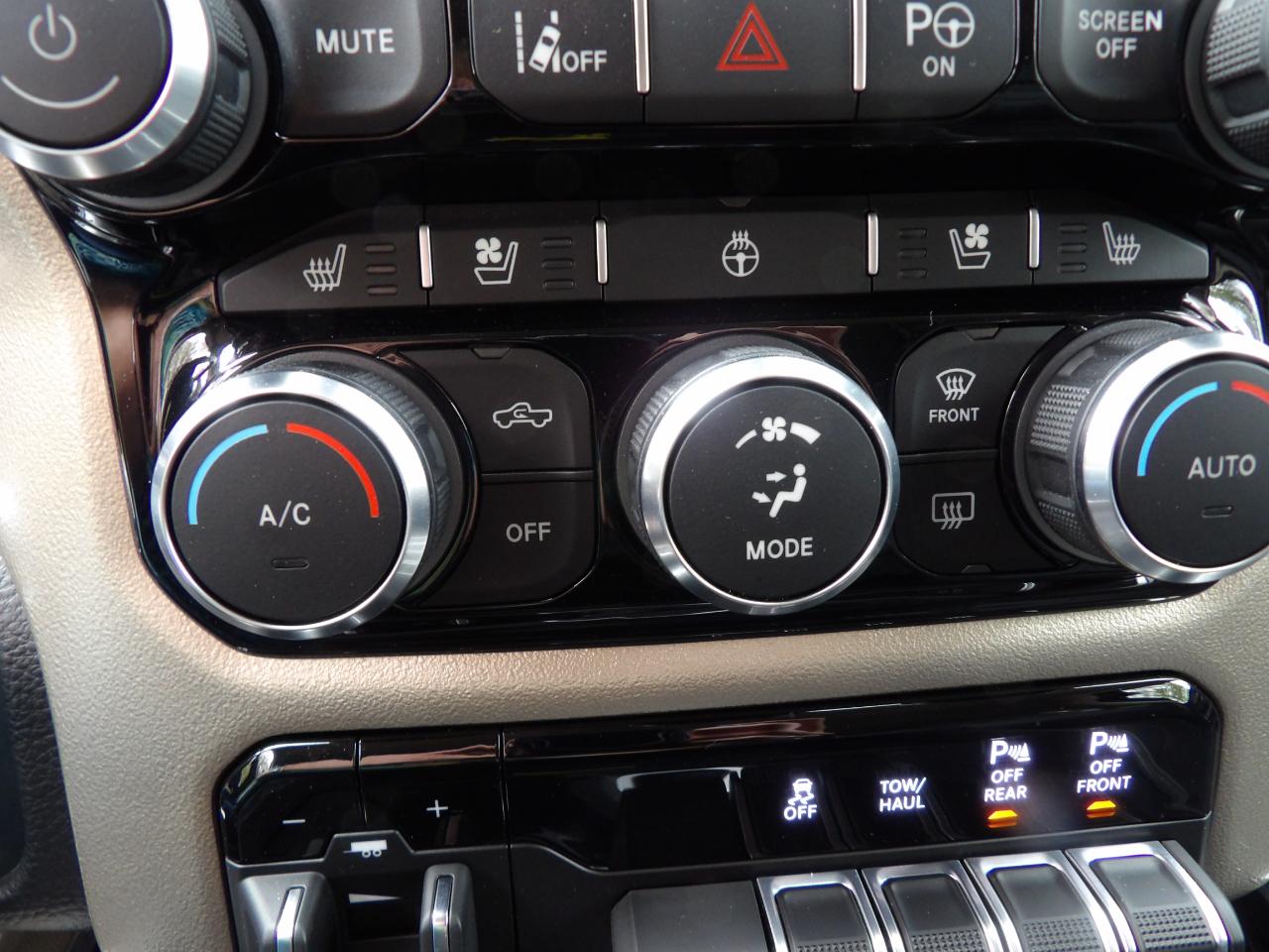 RAM 1500 Laramie 4x2 Crew Cab 5'7" Box 2019