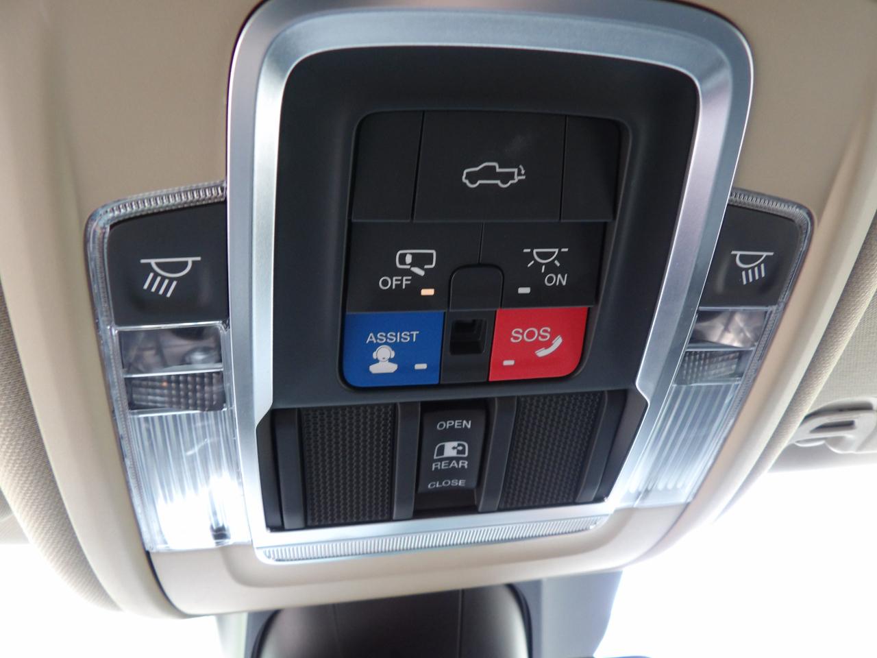 RAM 1500 Laramie 4x2 Crew Cab 5'7" Box 2019